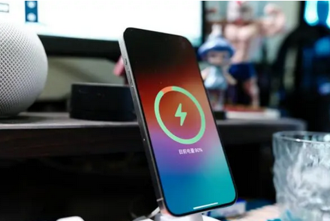 遂溪苹果15换屏服务分享用什么充电器给iPhone15充电更好 