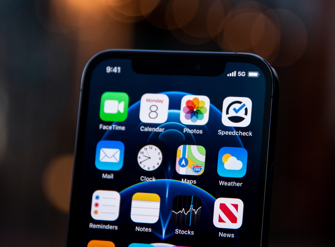遂溪苹果手机维修分享为什么 iPhone 12 在冬季会自动关机 